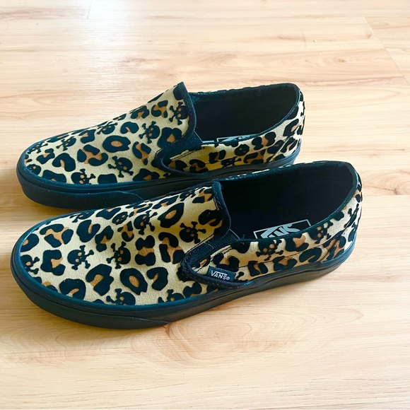 Vans Classic Slip-On Leopard Skull crossbones Women 8.5 US Mens 7.0US - Picture 8 of 11